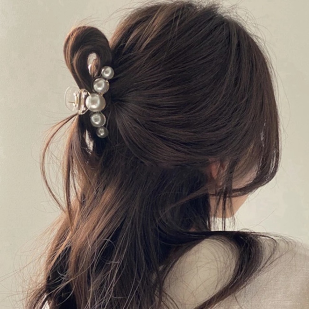 Big Pearl Acrylic Hair Claw - Picture 3 of 4